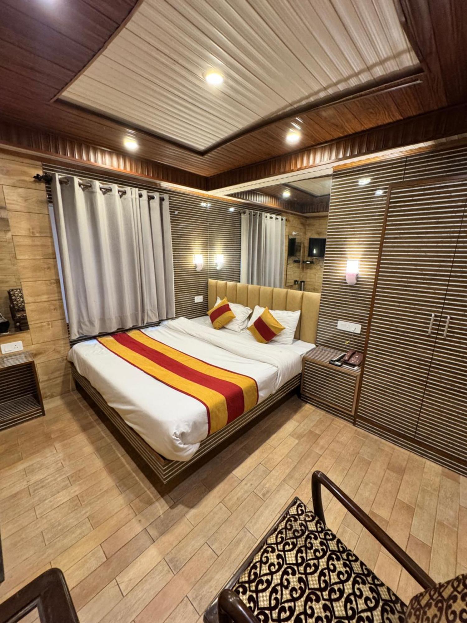 Victory Hotel And Restaurant By Gs Hospitality ชิมลา ภายนอก รูปภาพ