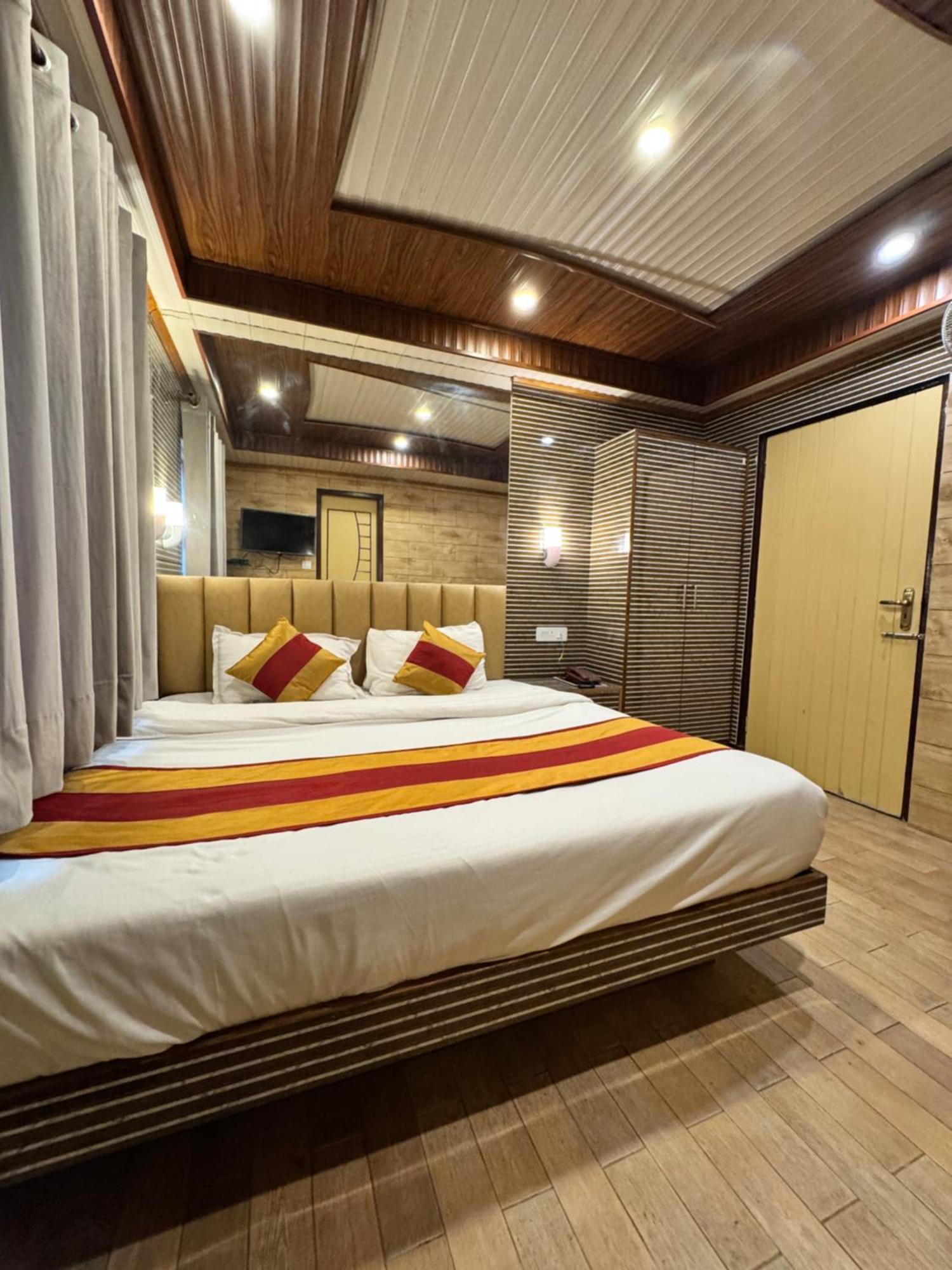Victory Hotel And Restaurant By Gs Hospitality ชิมลา ภายนอก รูปภาพ
